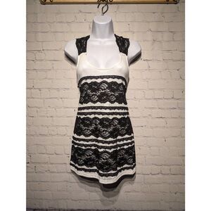 Vanity stretchy Lacey strap tank top large